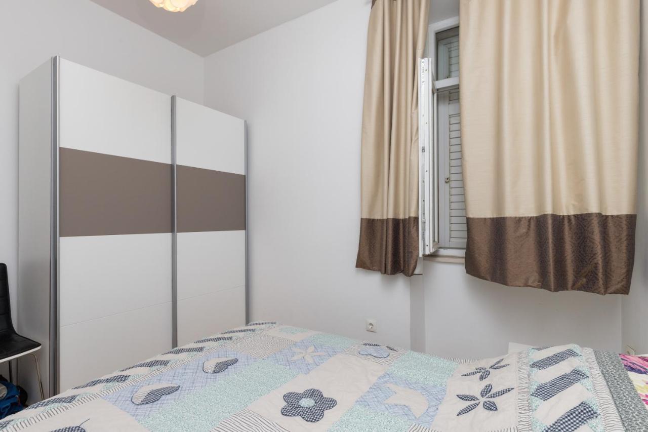 Apartment Van Gogh